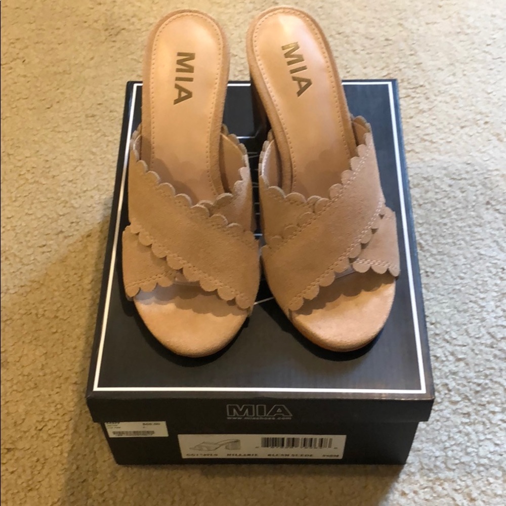 Mia Suede blush color mules size 6